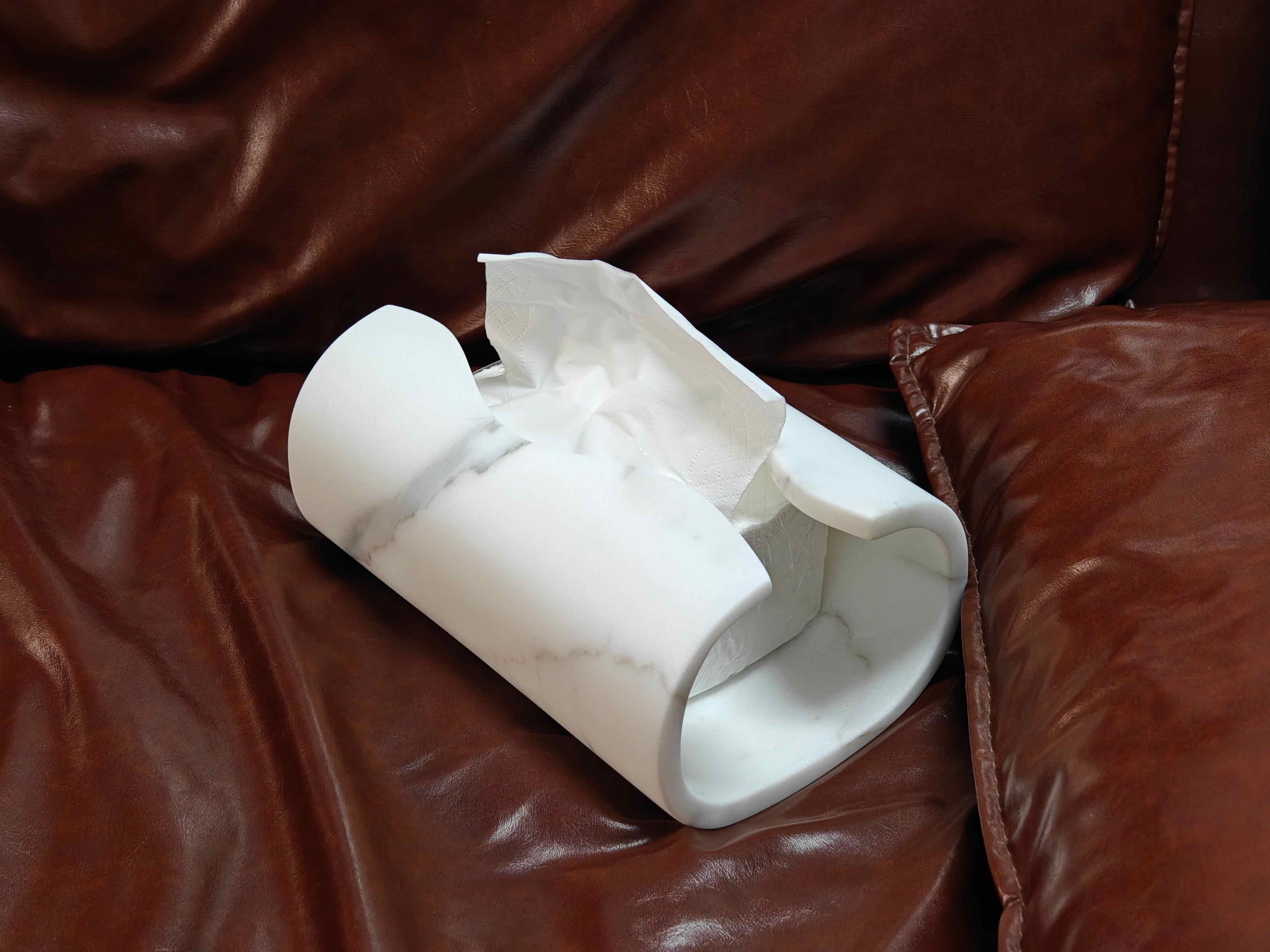 Curved surface tissue box